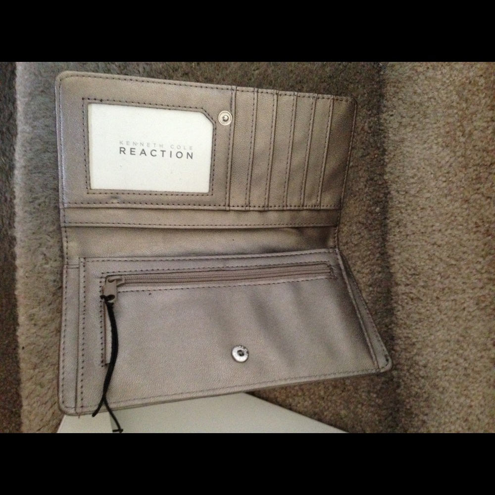 Kenneth Cole reaction wallet